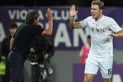  دي بروين وهويلوند يقودان نابولي لصدارة الدوري الإيطالي أمام فيورنتينا